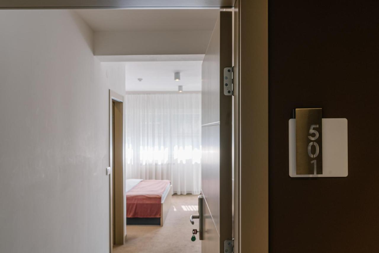 Nar Royalton Accommodation Nis Room photo